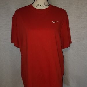 Nike Men's Red T-Shirt